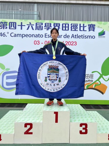 馮詩穎同學獲得女子B組八百公尺 冠軍