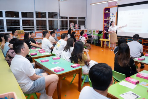 家校同心，陪伴成長——中、小、幼家長晚會溫馨舉行